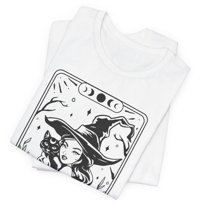 The Witch Tarot T-Shirt – Mystisches Unisex Shirt für Hexen & Katzenfans
