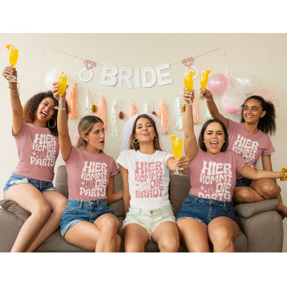 JGA Shirt Set für Frauen mit Aufdruck „Hier kommt die Braut“ in Weiß und „Hier kommt die Party“ in Rosé – perfekt für den Junggesellinnenabschied