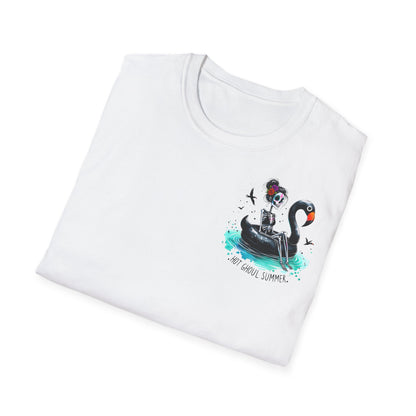 Weißes Unisex-T-Shirt mit kleiner Brustgrafik und großem Rückenprint „Hot Ghoul Summer“, Skelett auf schwarzem Flamingo im Wasser, sommerlich-humorvolles Design.