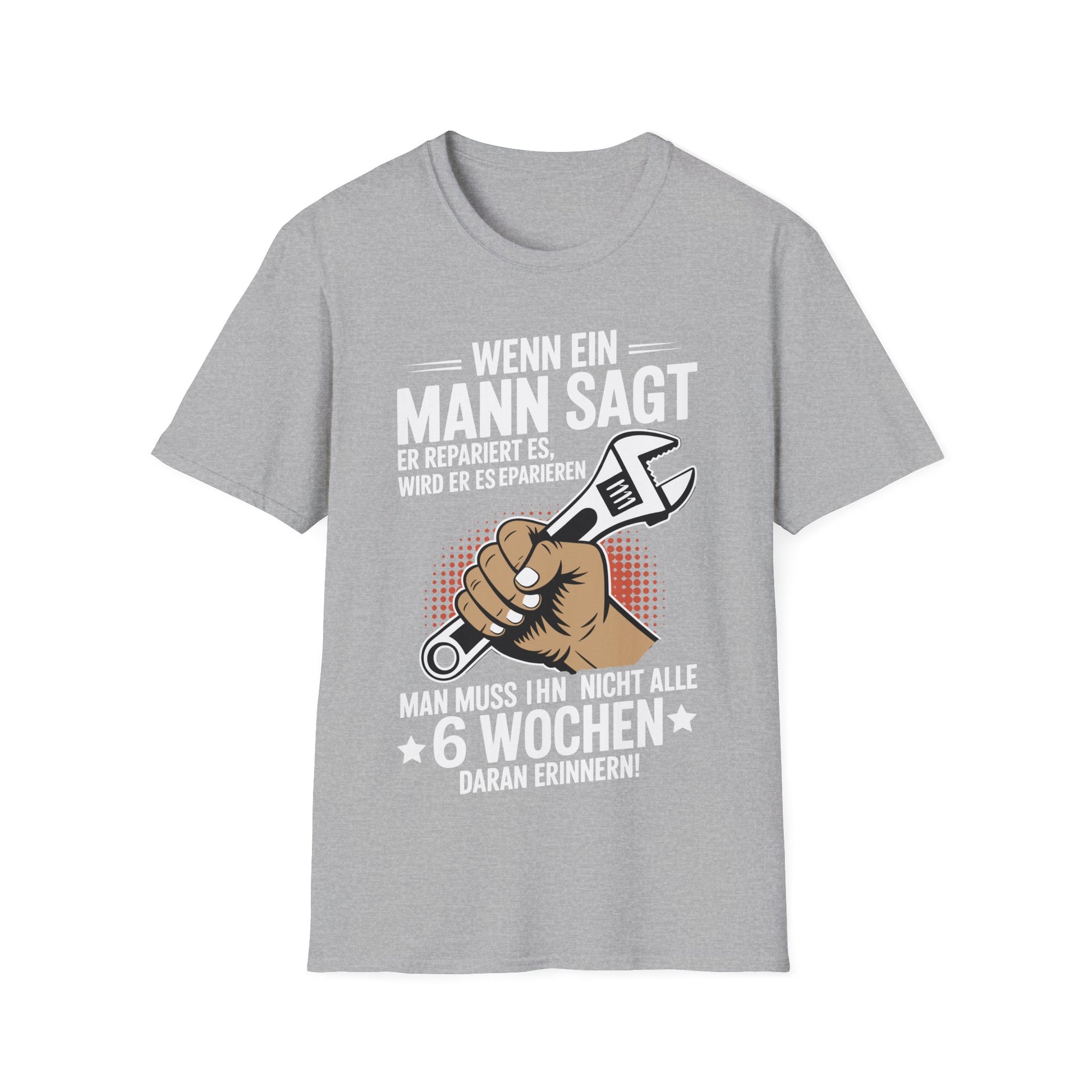 Graues Reparatur Humor T-Shirt mit Spruch „Wenn ein Mann sagt, er repariert es…“ und Illustration einer Hand mit Schraubenschlüssel – erhältlich in Schwarz, Military Green und Grau