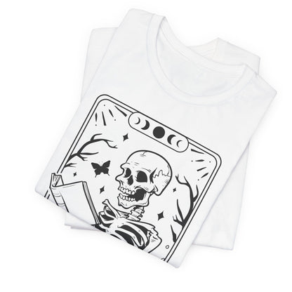 Tarot T-Shirt The Reader – Mystisches Buch-Shirt für Leseratten & Spirituelle – Okkultes Design