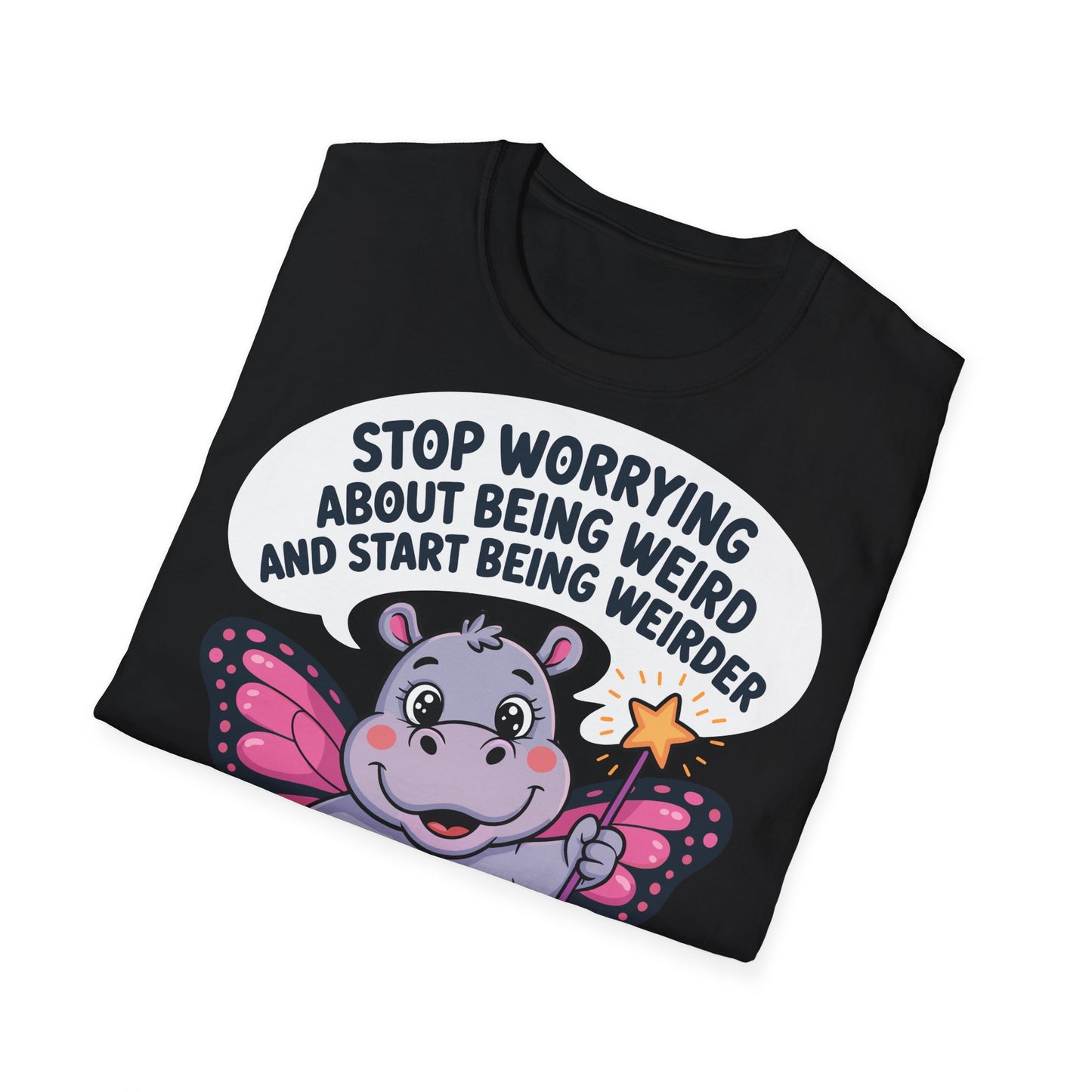 Schwarzes T-Shirt mit lustigem Nilpferd im Feen-Outfit und Spruch „Stop Worrying About Being Weird and Start Being Weirder“ gefaltene Version