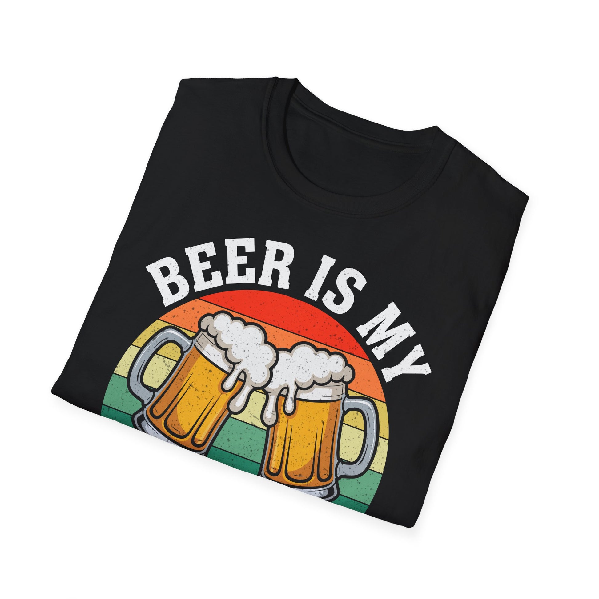 Schwarzes T-Shirt mit Retro-Design, zwei Bierkrüge stoßen an, darüber der Text „Beer is my Yoga“ – perfektes Shirt für Bierliebhaber