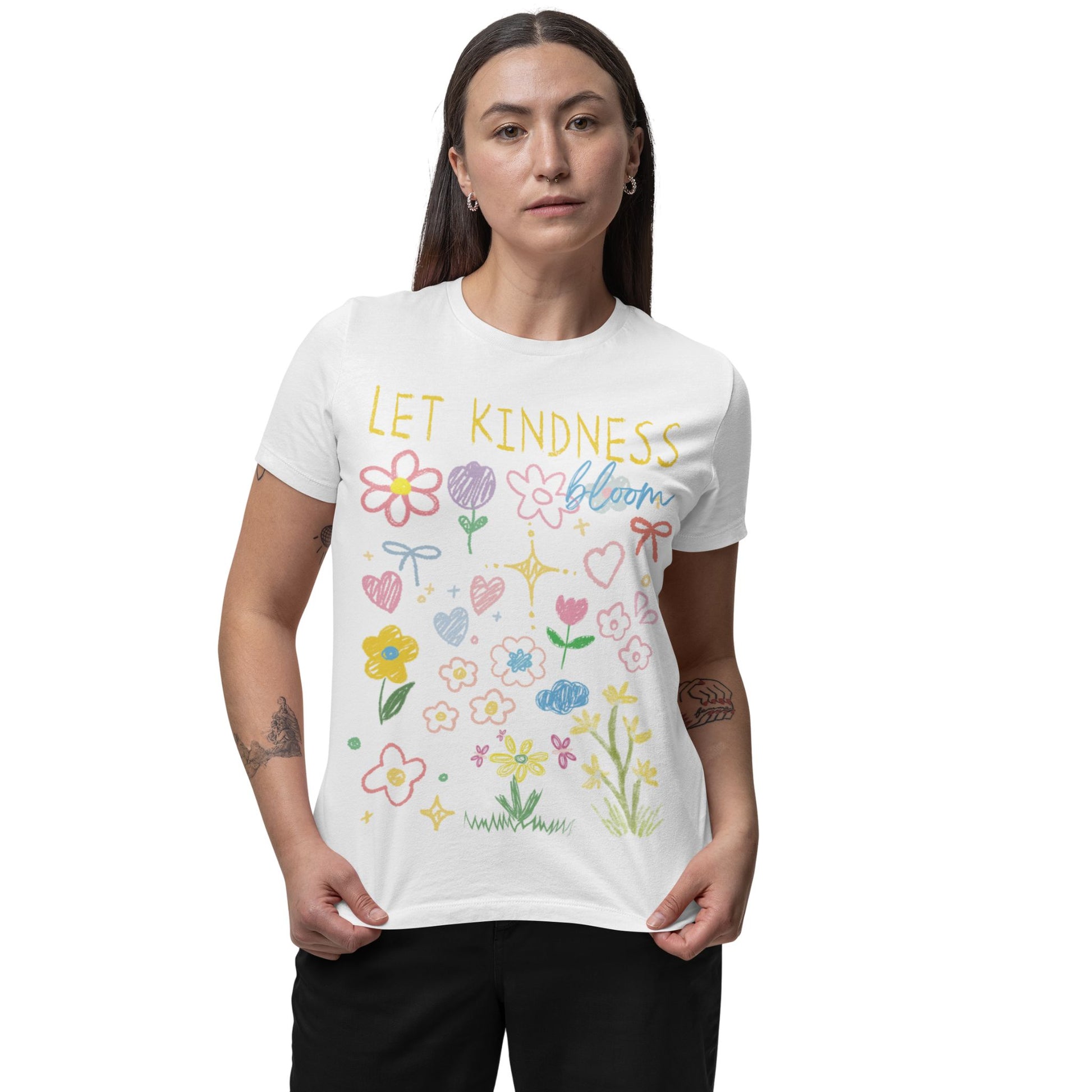 T-Shirt mit buntem Blumenmotiv und Schriftzug „Let Kindness Bloom“ – florales Design in Schwarz oder Weiß, Statement für Positivität