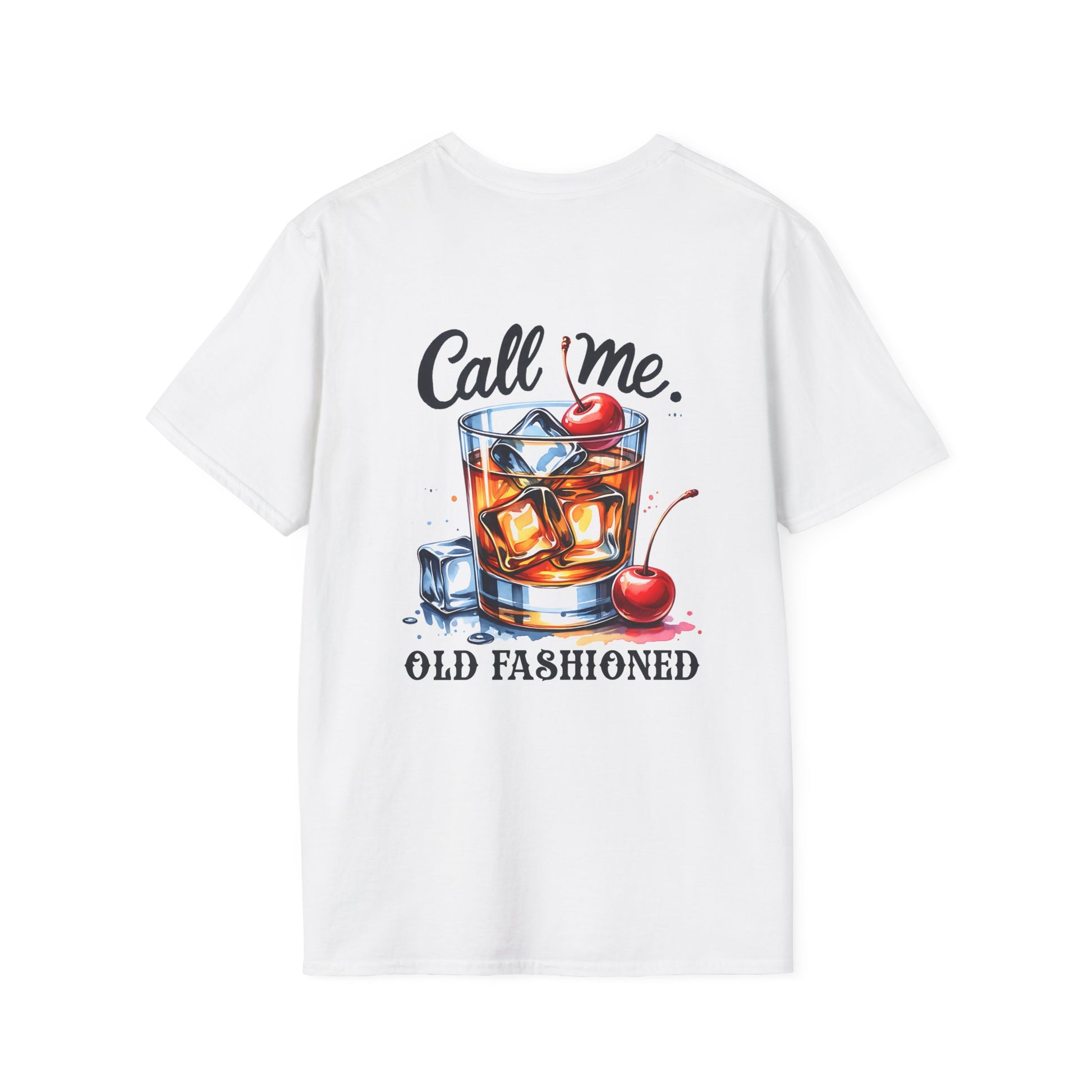Weißes T-Shirt mit Rückendruck eines Old Fashioned Cocktails, Eiswürfeln und Kirschen sowie kleinem Brustmotiv vorne