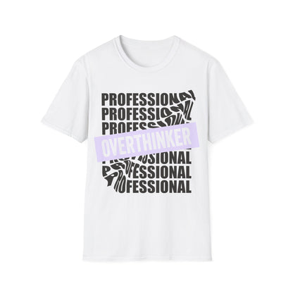 Professional Overthinker T-Shirt in Weiß, lustiges Statement Shirt im minimalistischen Design für Männer und Frauen
