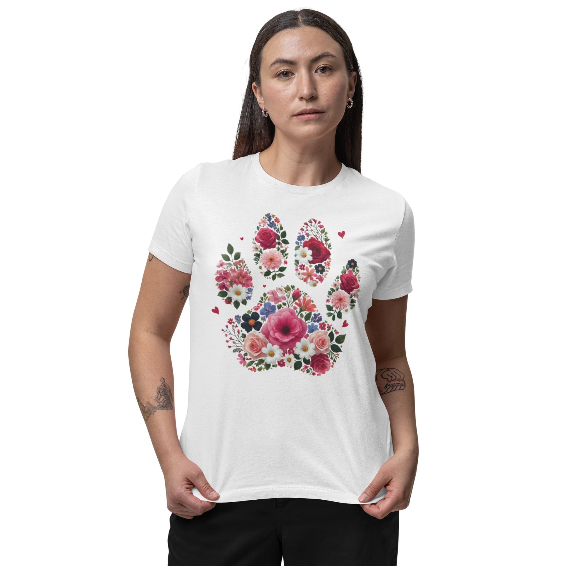Weißes T-Shirt mit großem Print einer floralen Hundepfote aus bunten Blumen – Design für Hundefans und Tierfreunde.