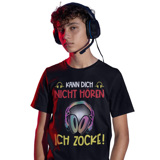 Schwarzes T-Shirt mit buntem Headset und dem Spruch „Kann dich nicht hören – Ich zocke!“ in roten und gelben Lettern, ideal für Gamer