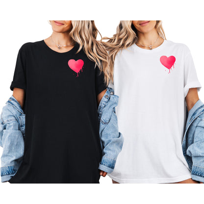 schwarz und weißes tshirt mit dem herz aals brustprint - herz verläuft