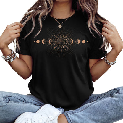 Unisex T-Shirt Mondphasen – Schwarz & mystisch. Setz ein Zeichen mit Stil ✓ Spirituelles Motiv ✓ Super bequem – Jetzt versandkostenfrei bestellen!