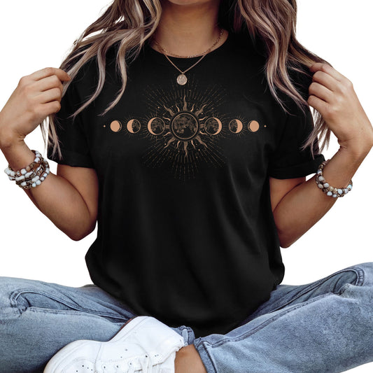 Unisex T-Shirt Mondphasen – Schwarz & mystisch. Setz ein Zeichen mit Stil ✓ Spirituelles Motiv ✓ Super bequem – Jetzt versandkostenfrei bestellen!