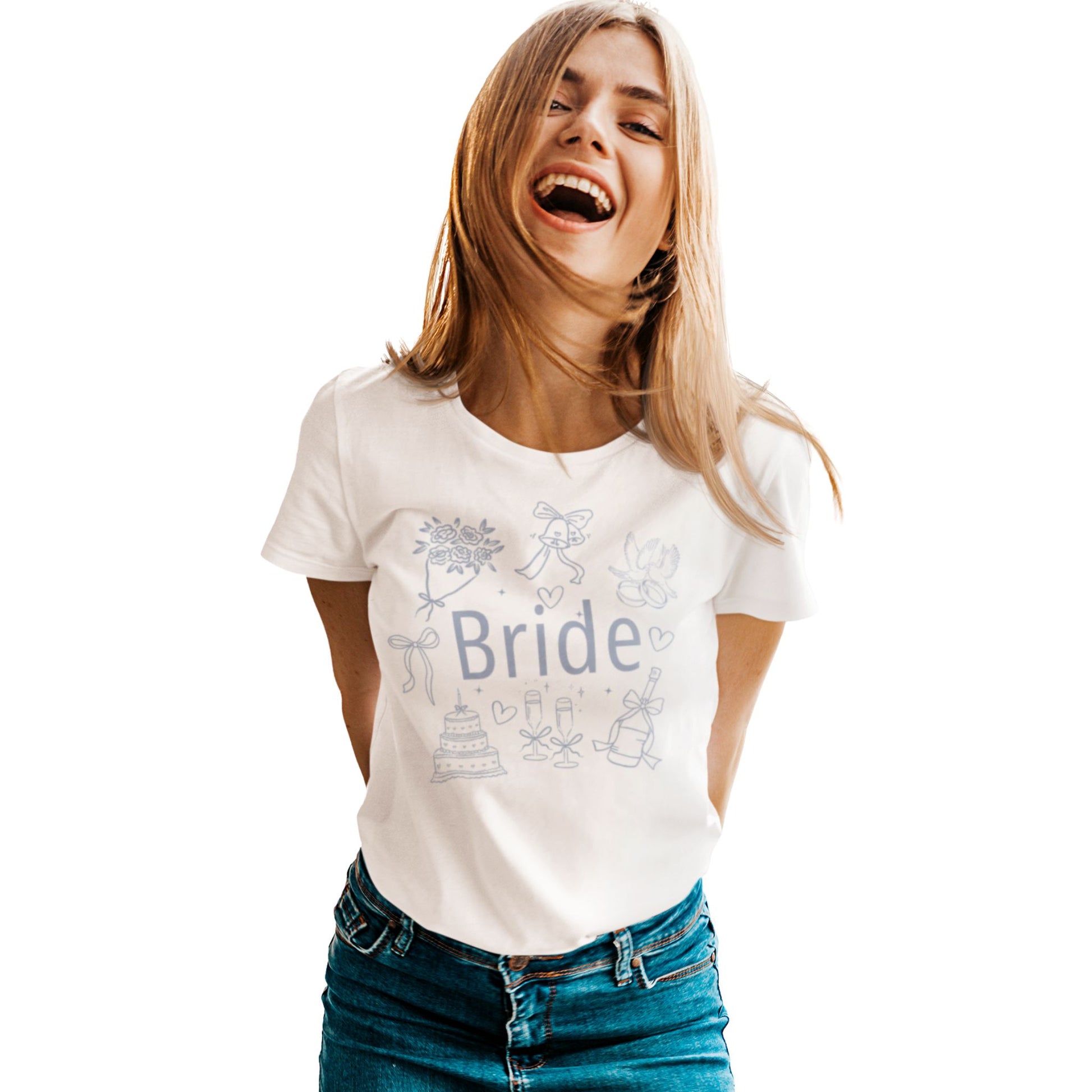 Frau trägt JGA T-Shirt Set mit „Bride“Aufdruck – schlichte Hochzeitsmotive wie Ringe, Schleife, Sektgläser – weißes T-Shirt für Frauen