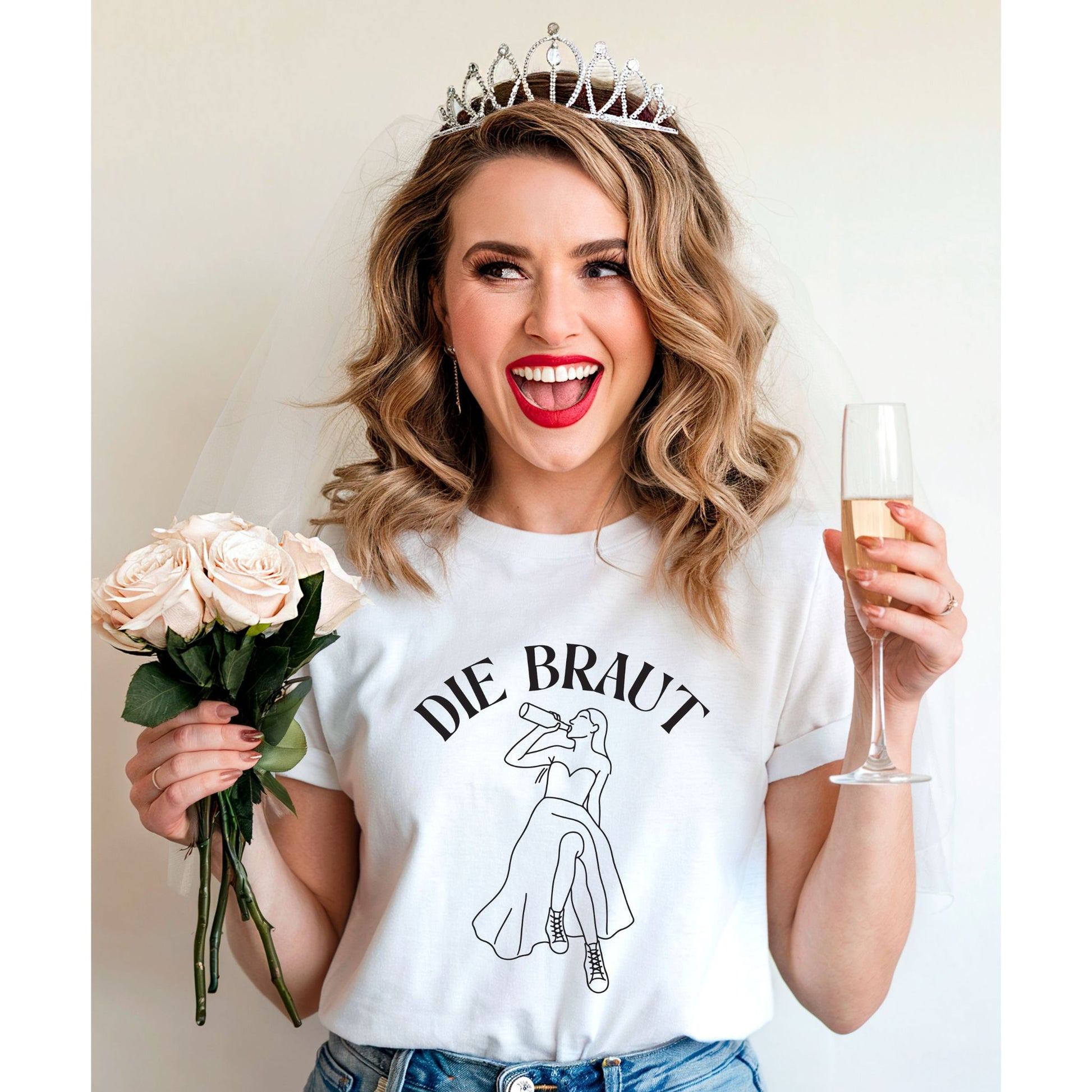 Die Braut Tshirt - Braut im Kleid mit Weinflasche und Sneakers
