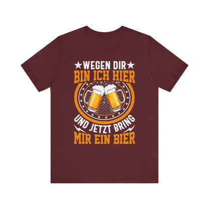Wegen dir bin ich hier – Bring mir ein Bier T-Shirt – Lustiges Bier-Shirt mit Bierkrug Motiv – Party & Stammtisch