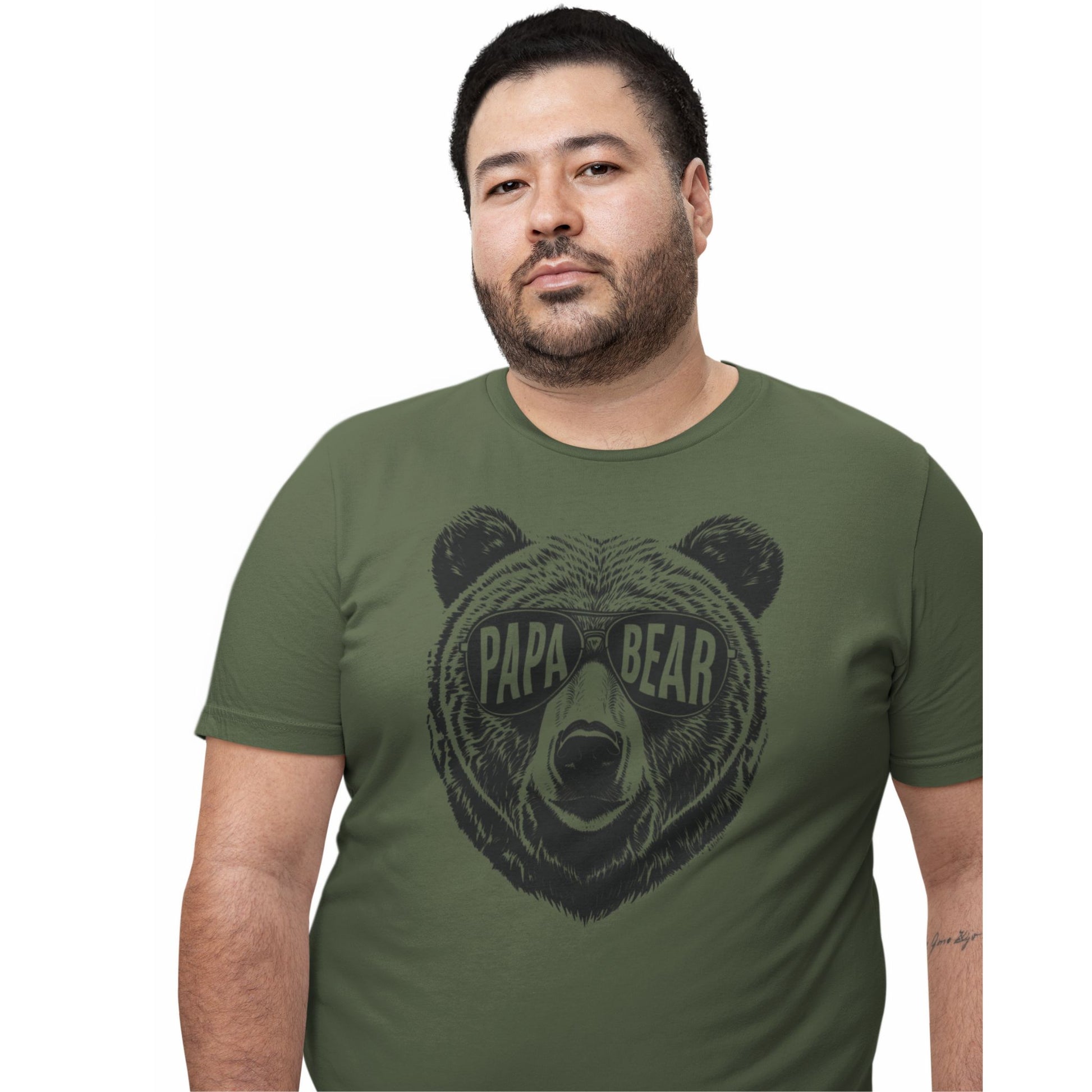  T-Shirt mit Bärenkopf und der Aufschrift „Papa Bear“ in Sonnenbrillen – stylisches Shirt für Väter.