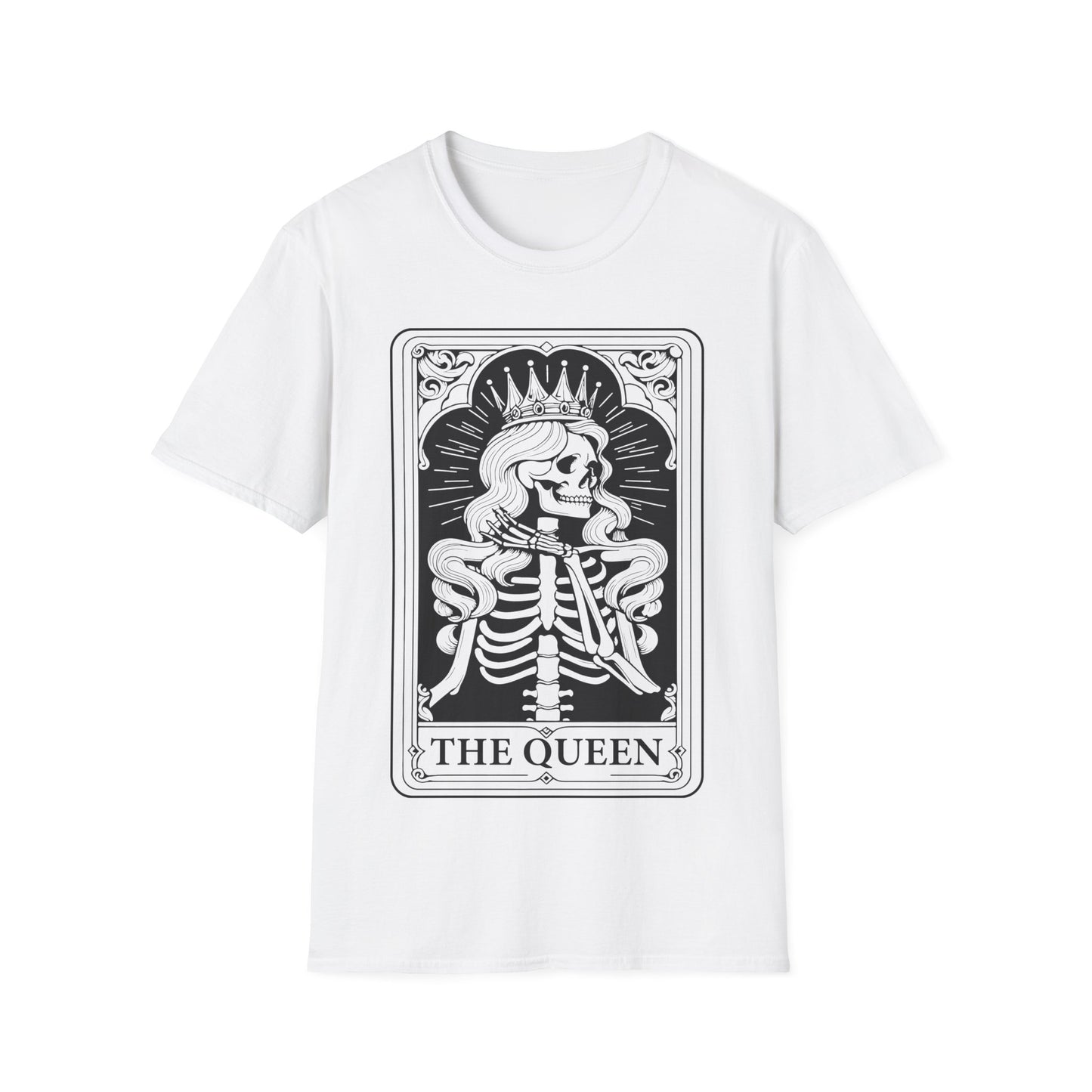 The Queen T-Shirt Unisex – Krone trifft Skelett Tarot Design. tshirt unisex schnitt aufdruck 'the queen' mit einem weiblichen sketlett als königin