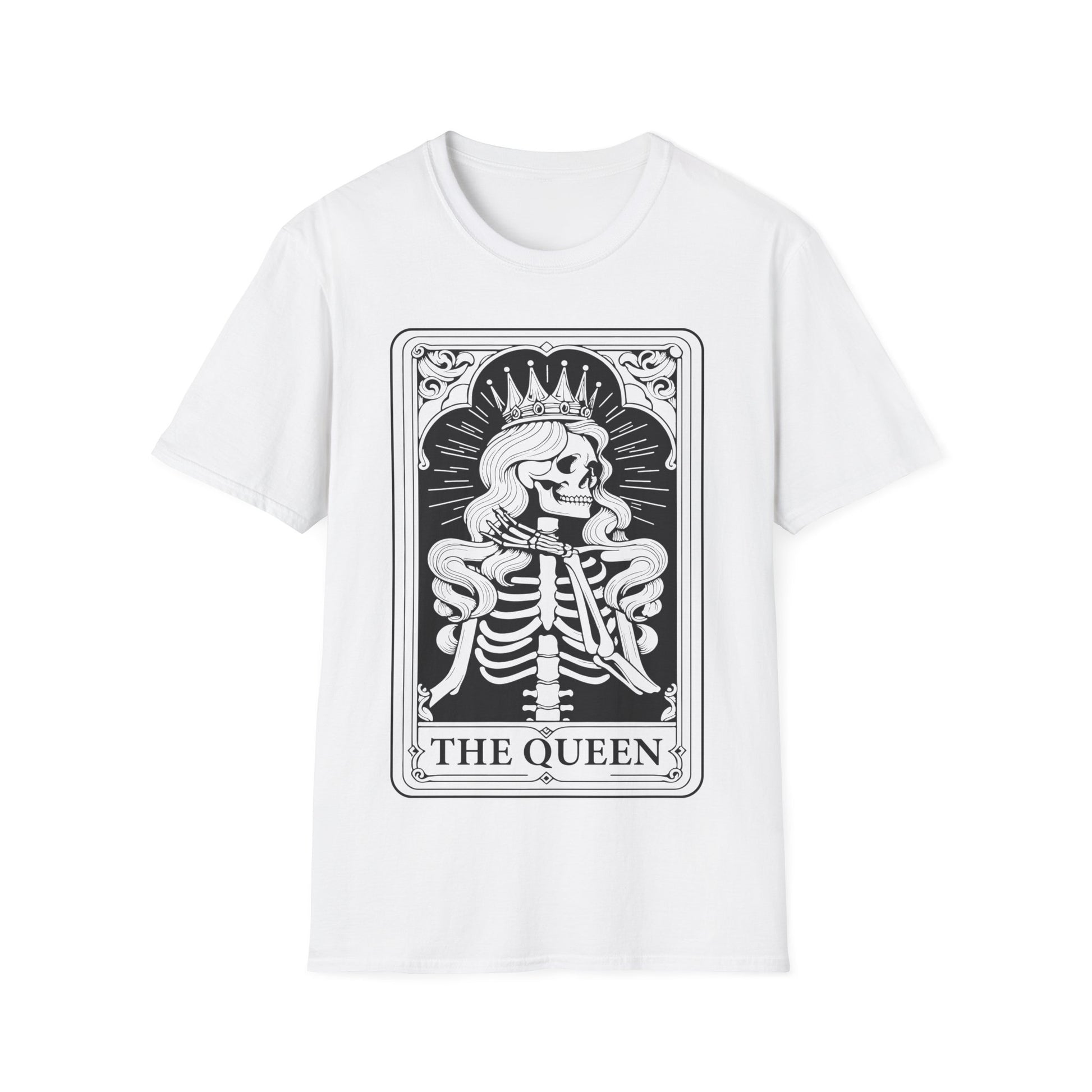 The Queen T-Shirt Unisex – Krone trifft Skelett Tarot Design. tshirt unisex schnitt aufdruck 'the queen' mit einem weiblichen sketlett als königin