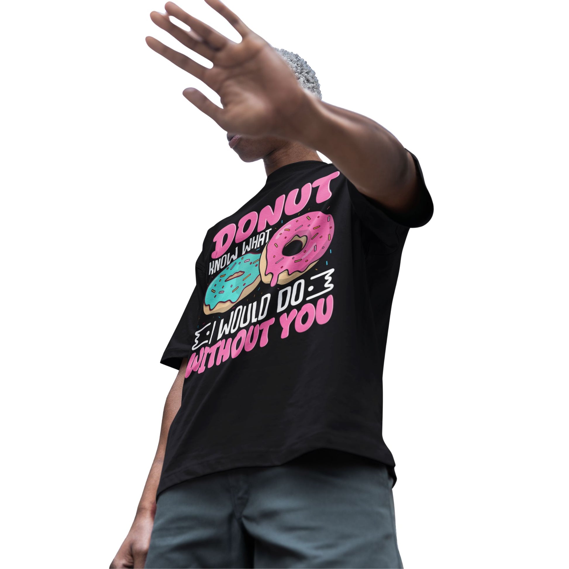 Mann trägt Schwarzes T-Shirt mit buntem Aufdruck „Donut know what I would do without you“ und zwei Donuts – lustiges Geschenk für Donut-Fans, Partner & Freunde

