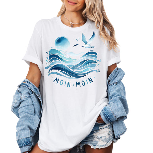 T-Shirt Moin Moin – Maritimes Design mit Möwe & Meer. Sag’s nordisch ✓ Wellen, Möwe & Sonne ✓
