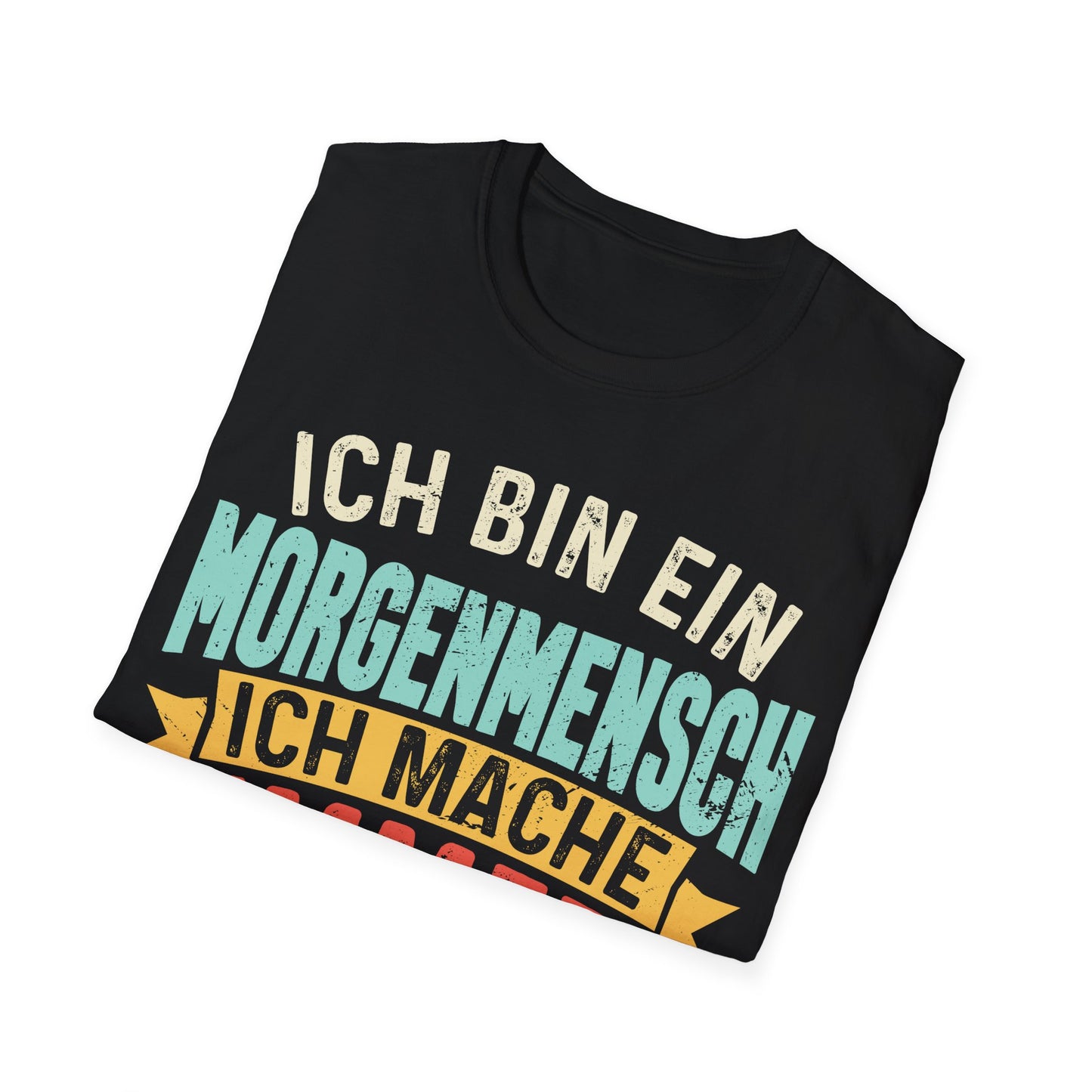 Schwarzes T-Shirt mit Spruch „Ich bin ein Morgenmensch – Ich mache immer alles morgen“ in bunten Retro-Farben gefaltene Version