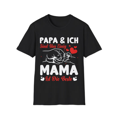  schwarzes T-Shirt mit weiß-rotem Aufdruck „Papa & ich sind uns einig – Mama ist die Beste“ und Fistbump-Motiv mit Herzchen