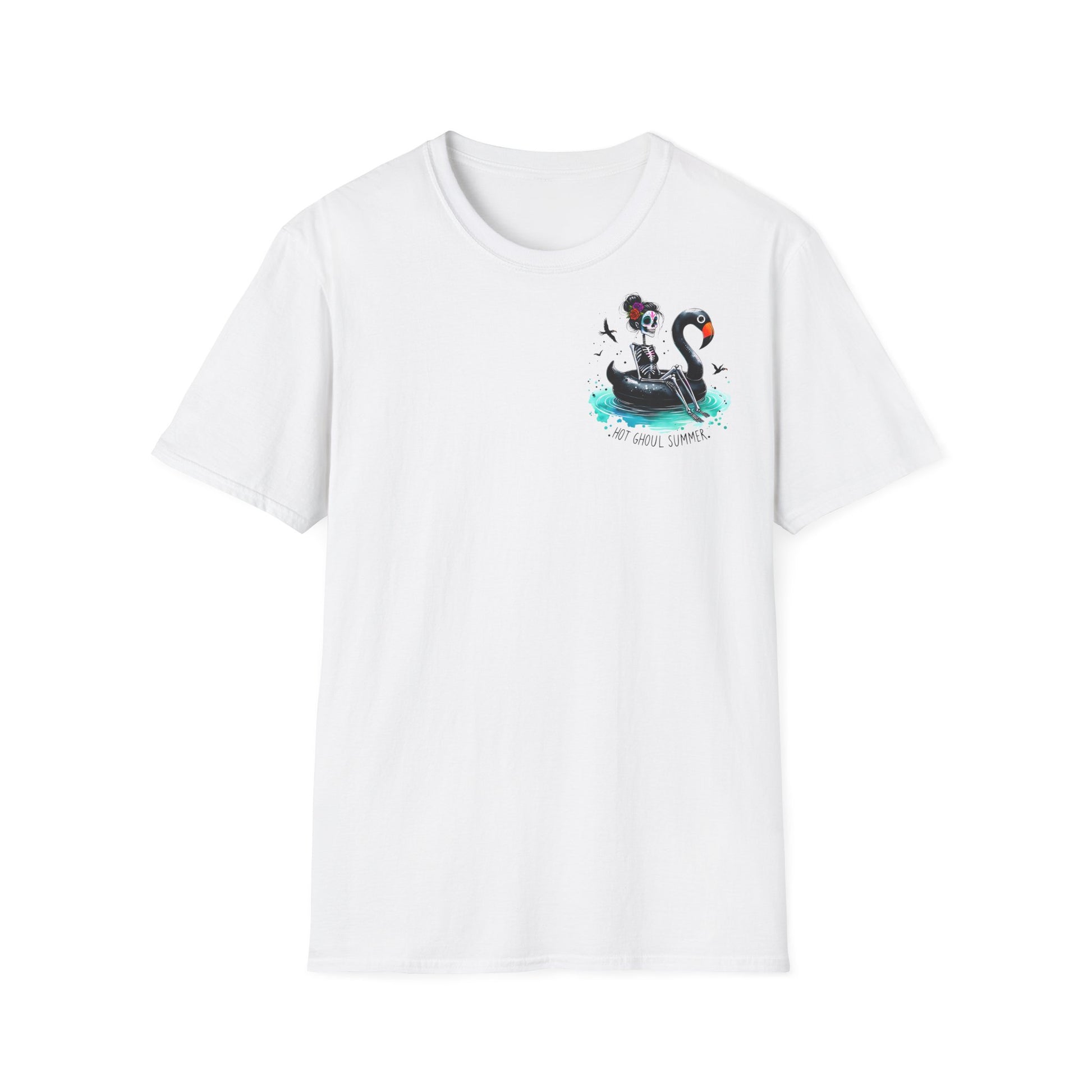 Weißes Unisex-T-Shirt mit kleiner Brustgrafik und großem Rückenprint „Hot Ghoul Summer“, Skelett auf schwarzem Flamingo im Wasser, sommerlich-humorvolles Design.