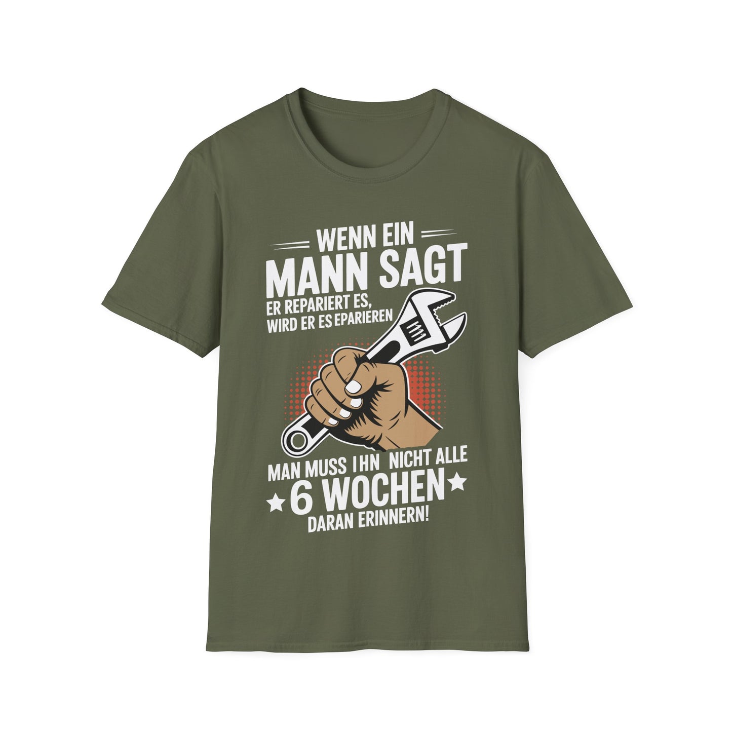 Military Green Reparatur Humor T-Shirt mit Spruch „Wenn ein Mann sagt, er repariert es…“ und Illustration einer Hand mit Schraubenschlüssel – erhältlich in Schwarz, Military Green und Grau