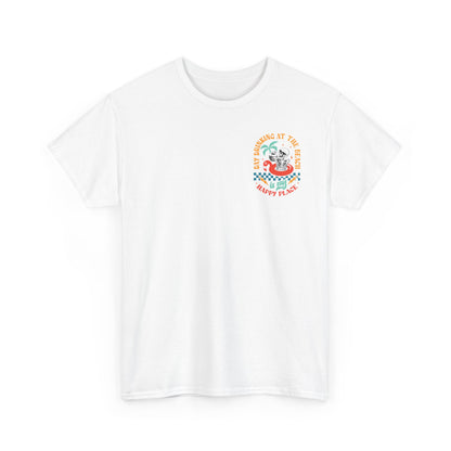 Brust print T-Shirt „Day Drinking is my Happy Place“ – Partyshirt mit Skelett & Cocktail