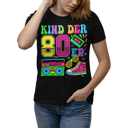 Kind der 80er T-Shirt in Schwarz – Buntes Retro Funshirt mit Neonfarben, Kassette, Ghettoblaster, Sneakers & Sonnenbrille im 80s Vintage Look für Damen & Herren