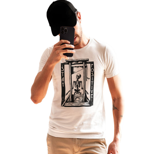 Stay Positive Shirt – Schwarzer Humor mit Skelett. Sarkastisch & stylisch ✓ Für Fans von Dark Humor