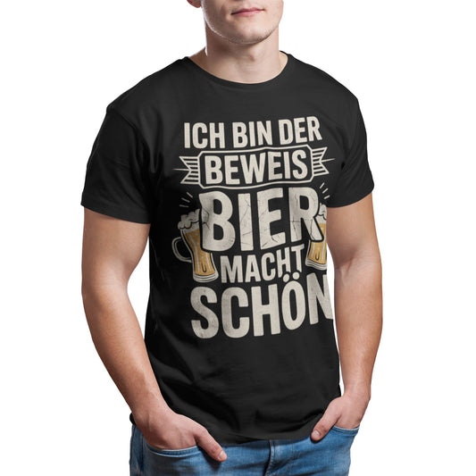 Mann trägt Schwarzes T-Shirt mit Aufdruck "Ich bin der Beweis – Bier macht schön" und zwei Bierkrügen – lustiges Partyshirt für Kneipe, Festival und Ballermann

