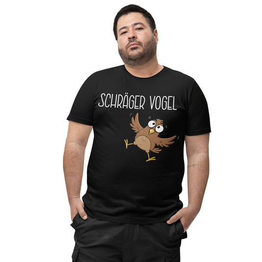 Mann trägt Schwarzes T-Shirt mit Comic-Vogel und Spruch „Schräger Vogel“ – lustiges Funshirt für Damen und Herren