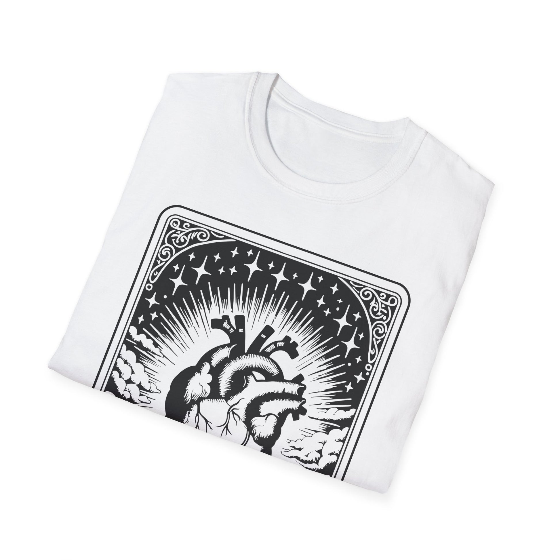 The Heart Tarot T-Shirt – weißes Unisex Shirt mit anatomischem Herz im mystischen Tarotkarten-Stil“