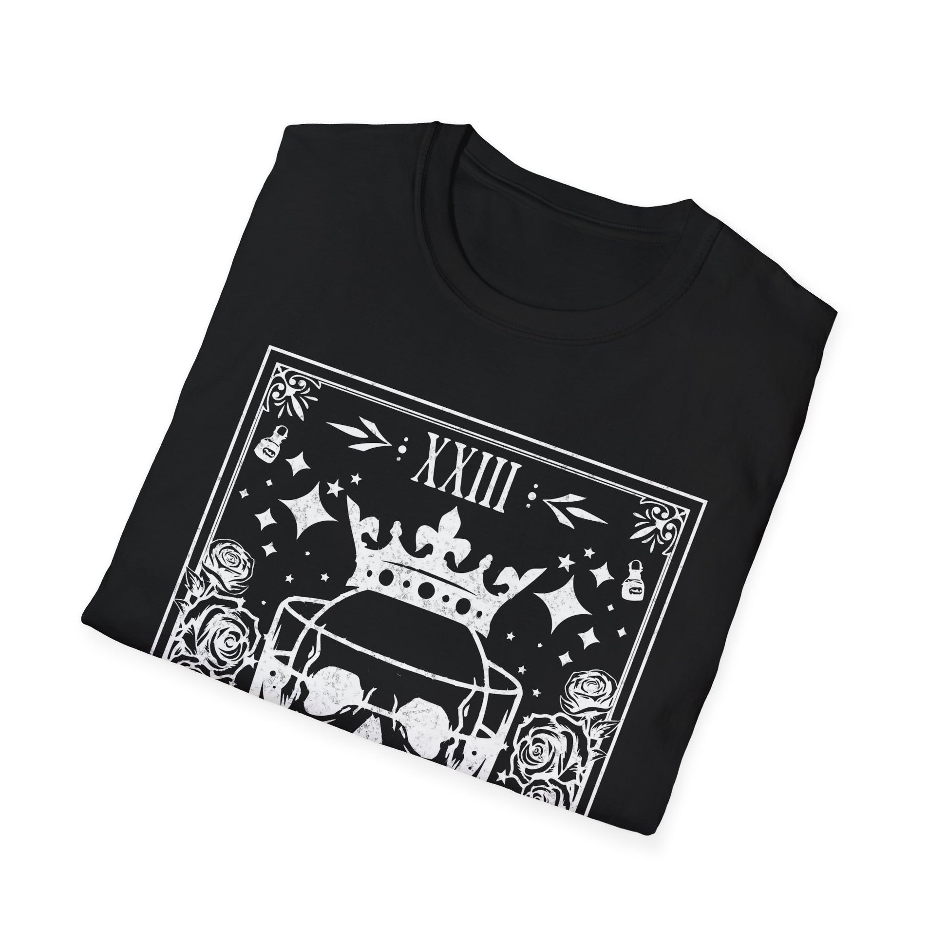 The Drinker Tarot T-Shirt – Unisex Shirt in Schwarz & Weiß mit Totenkopf im Whiskyglas im mystischen Tarotkarten-Stil