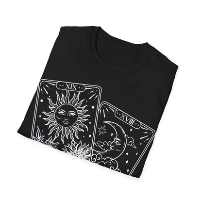 The Sun & Moon Tarot T-Shirt – Unisex Shirt mit mystischem Sonne-und-Mond-Motiv im Tarotkarten-Stil