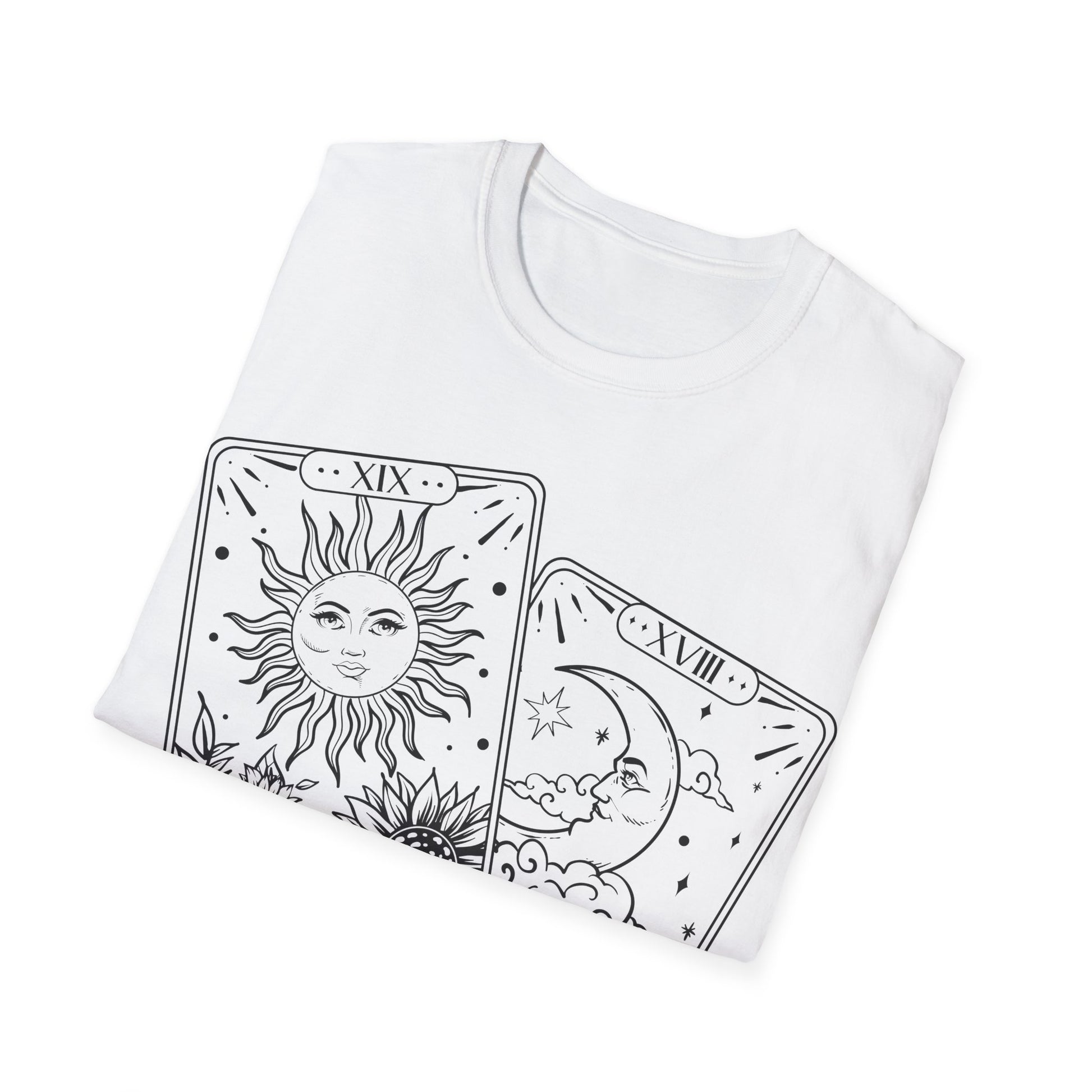 The Sun & Moon Tarot T-Shirt – Unisex Shirt mit mystischem Sonne-und-Mond-Motiv im Tarotkarten-Stil