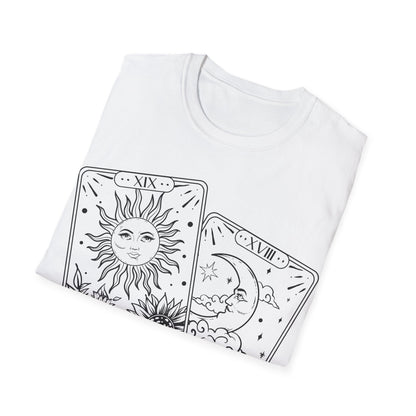 The Sun & Moon Tarot T-Shirt – Unisex Shirt mit mystischem Sonne-und-Mond-Motiv im Tarotkarten-Stil
