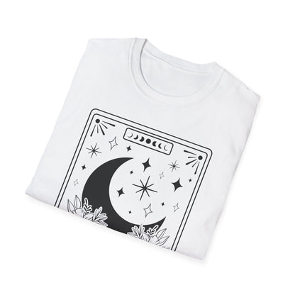The Moon Tarot T-Shirt – Unisex Shirt mit Wölfen und Vollmond im mystischen Tarotkarten-Stil