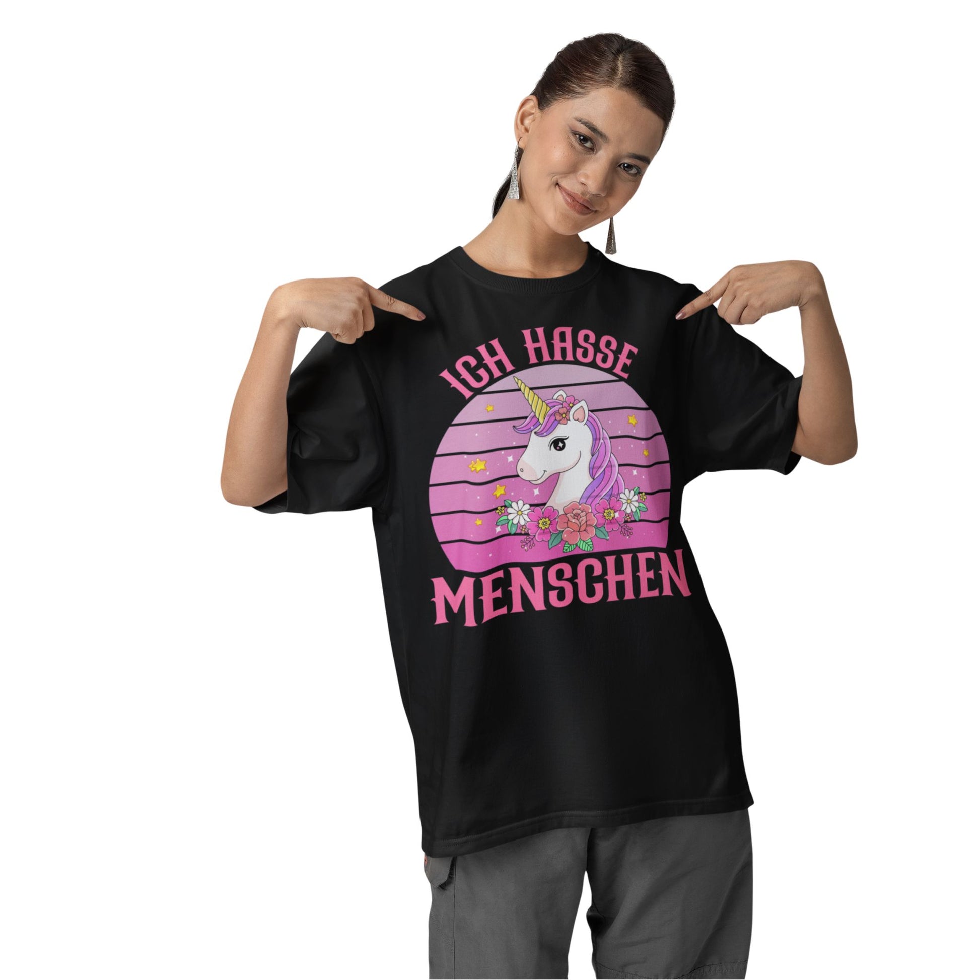 Schwarzes T-Shirt mit rosa Einhorn, Blumen und dem Spruch „Ich hasse Menschen“ – sarkastisch & bunt für Einhorn-Fans mit Attitüde