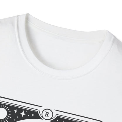 The Reader Tarot T-Shirt – Unisex Shirt mit Skelett & Buch im mystischen Stil