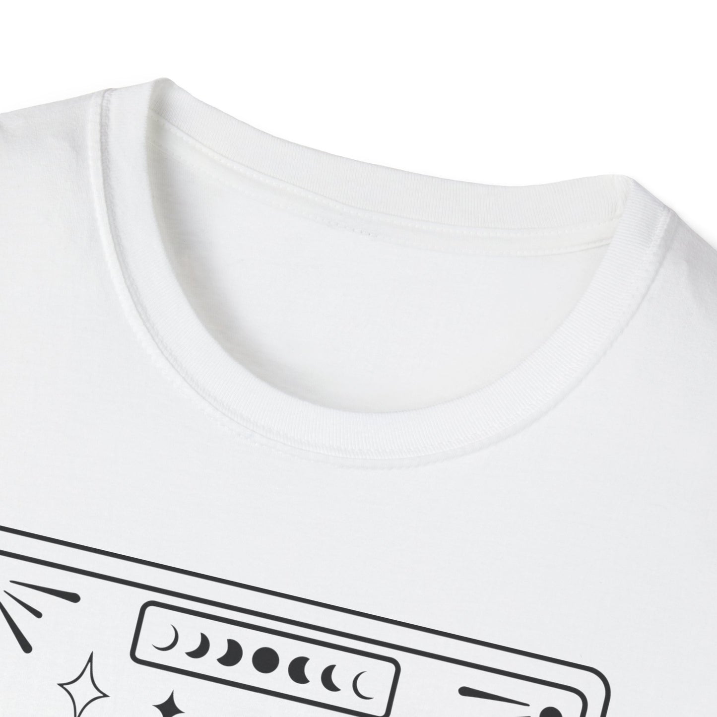 The Moon Tarot T-Shirt – Unisex Shirt mit Wölfen und Vollmond im mystischen Tarotkarten-Stil