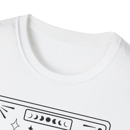 The Moon Tarot T-Shirt – Unisex Shirt mit Wölfen und Vollmond im mystischen Tarotkarten-Stil
