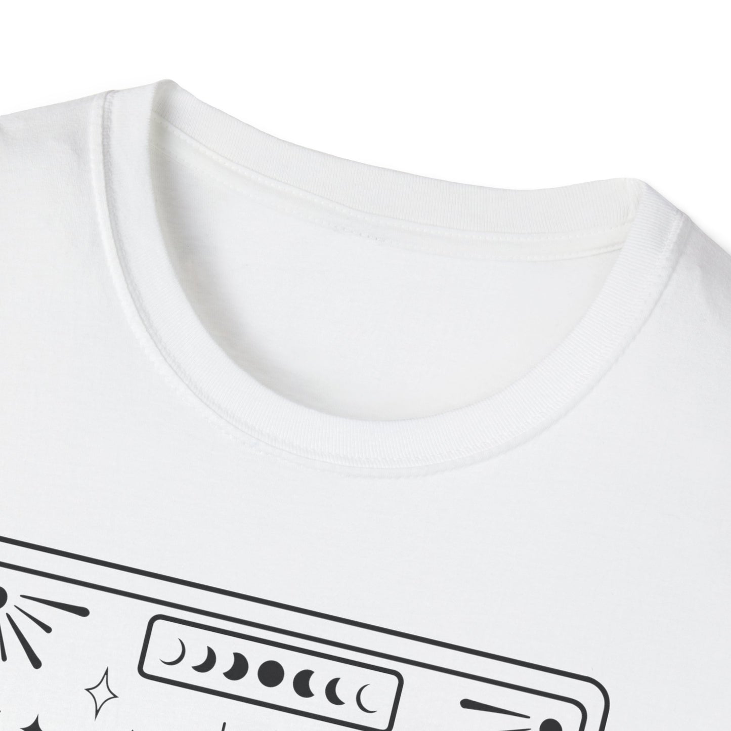 The Food Lover Tarot T-Shirt – weißes Unisex Shirt mit Skelett, das einen Burger isst im Tarotkarten-Stil