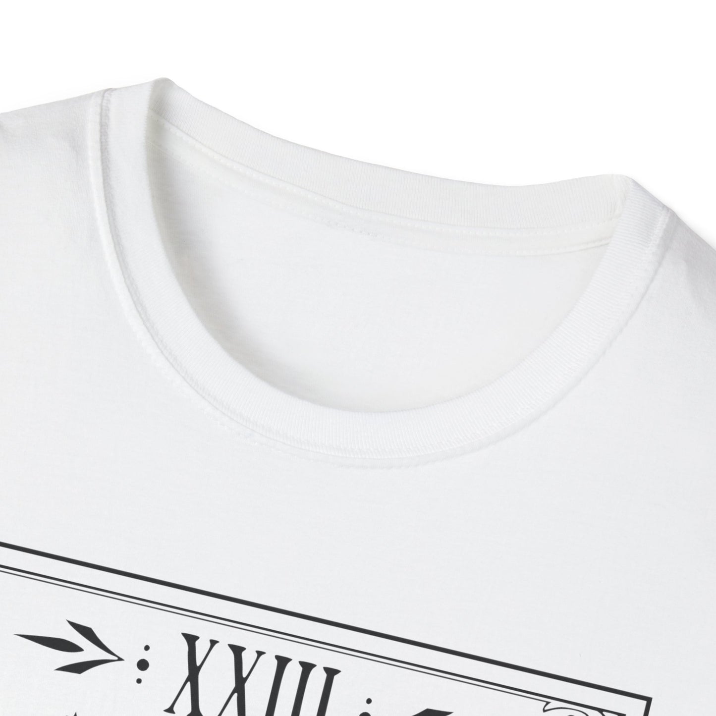 The Drinker Tarot T-Shirt – Schwarz & Weiß, Unisex mit Whiskyglas & Totenkopf
