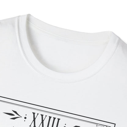 The Drinker Tarot T-Shirt – Schwarz & Weiß, Unisex mit Whiskyglas & Totenkopf