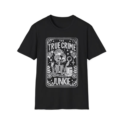 True Crime Junkie T-Shirt – schwarzes Unisex Shirt mit weißem Print für Crime-Fans und Krimi-Liebhaber:innen