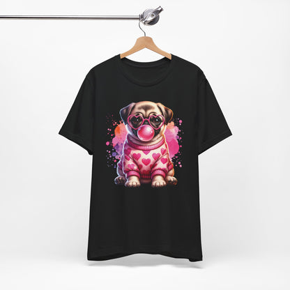 hängendes schwarzes Pug T-Shirt mit süßem Mops im Herz-Pullover, rosa Herzbrille und Bubblegum-Motiv