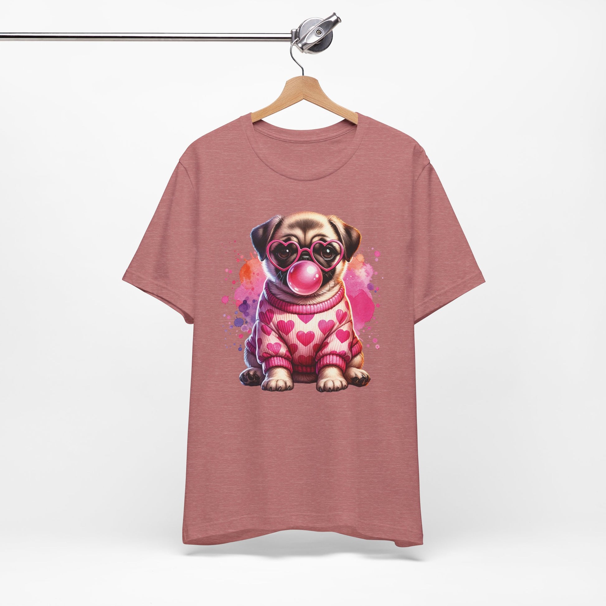 heather mauve hängendes Pug T-Shirt mit süßem Mops im Herz-Pullover, rosa Herzbrille und Bubblegum-Motiv