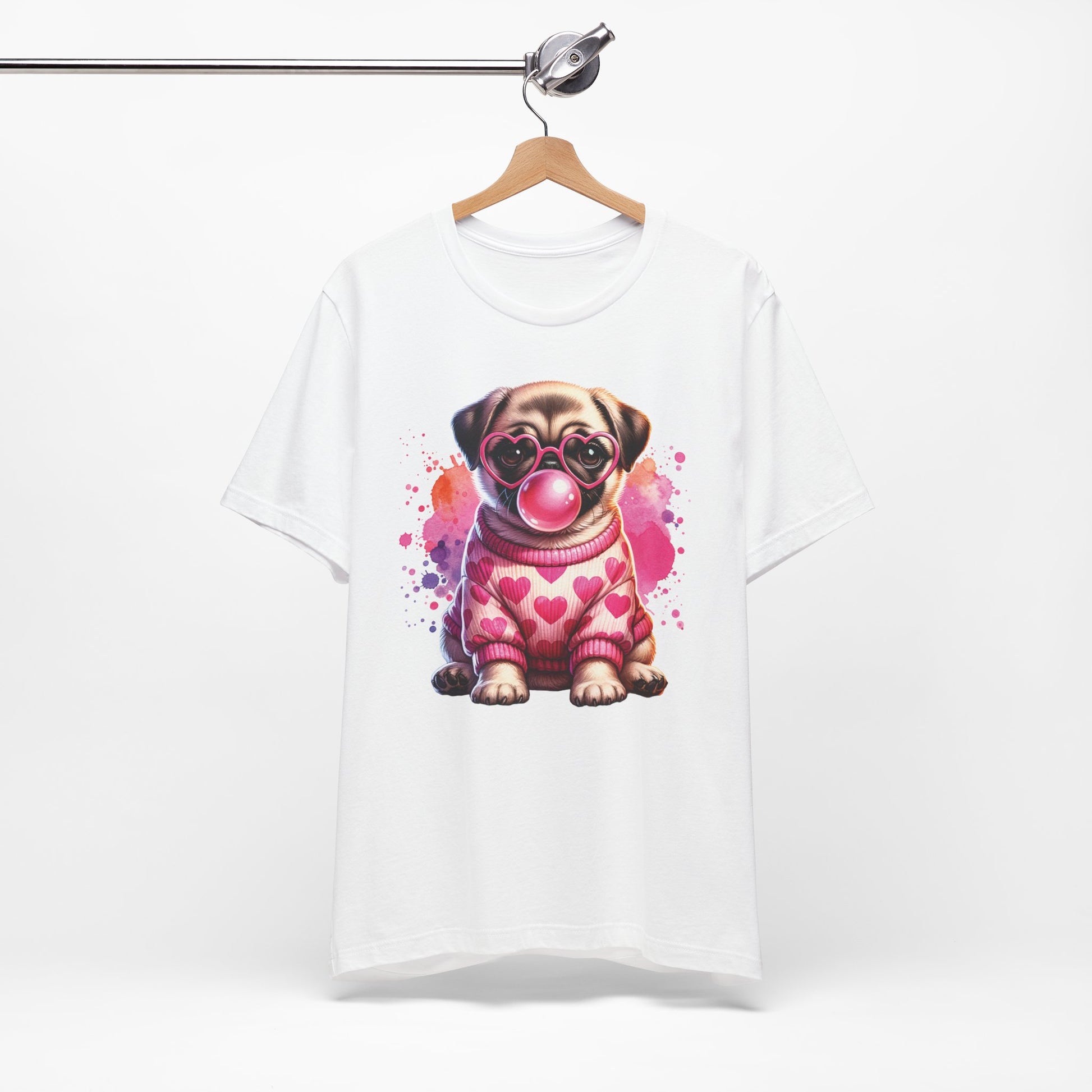 weißes hängendes Pug T-Shirt mit süßem Mops im Herz-Pullover, rosa Herzbrille und Bubblegum-Motiv
