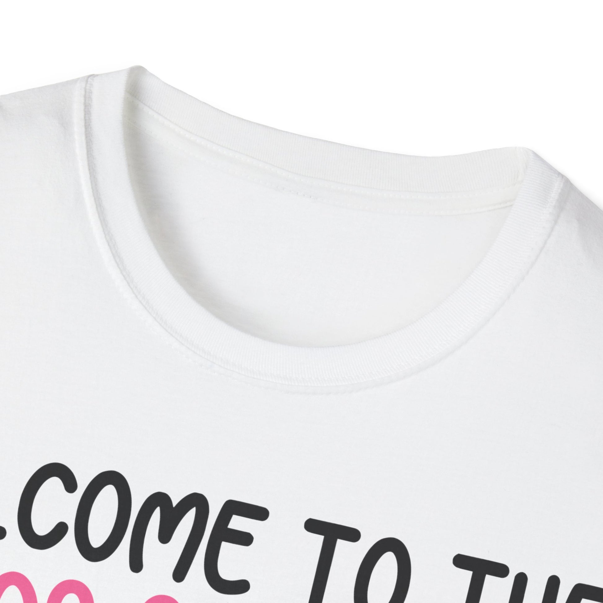 Damen T-Shirt mit Gans im pinken Bademantel und Spruch 'Welcome to the Chaos Show' – witziges Motiv für Frauen